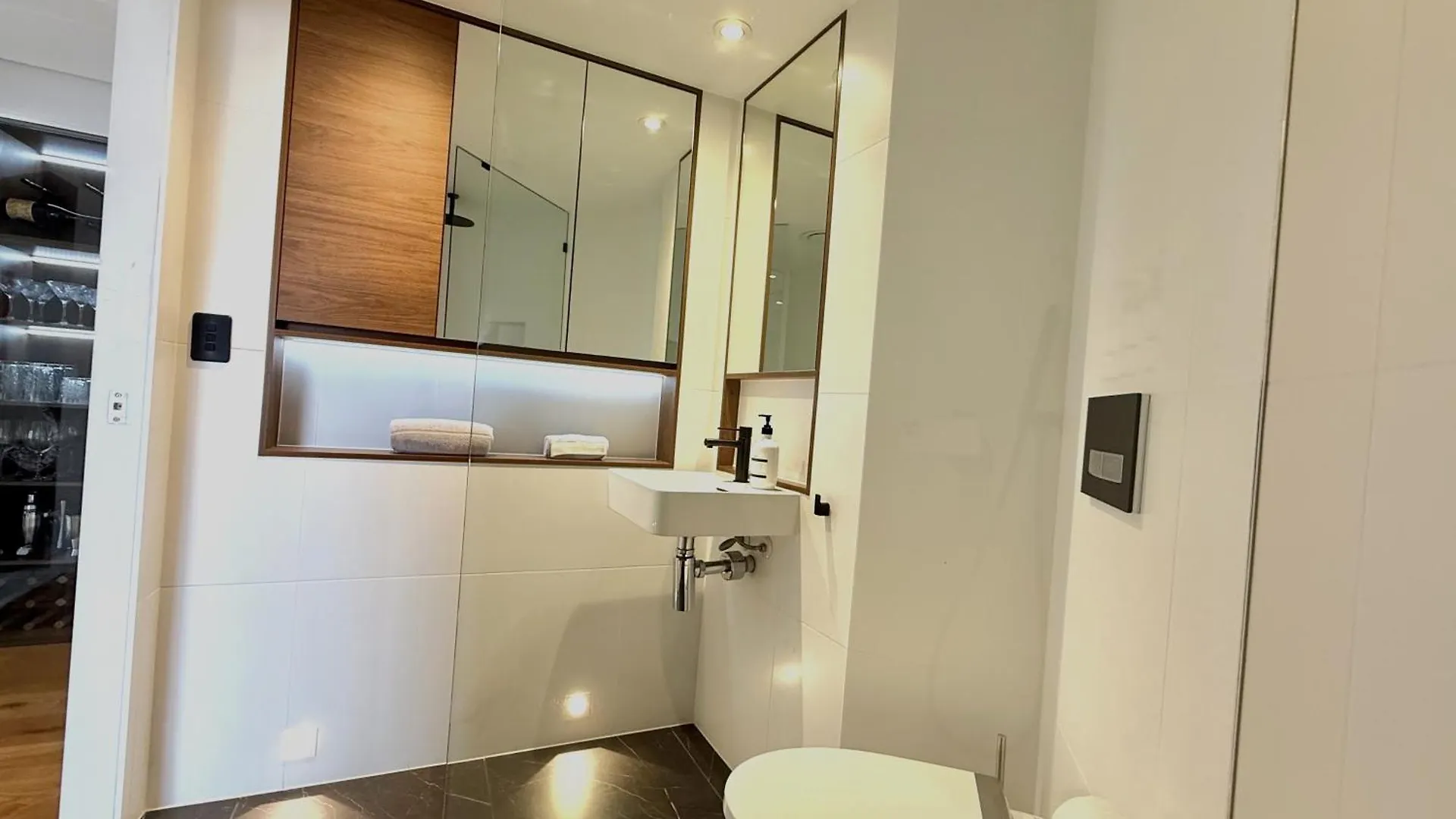 Sub Penthouse - Large Luxury 2 Bedroom Apartment Brisbane