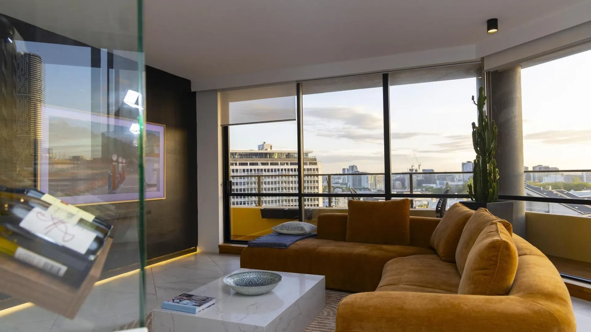 Sub Penthouse - Large Luxury 2 Bedroom Apartment Brisbane